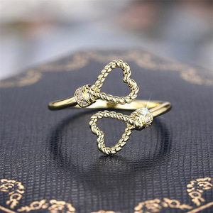 Anello in acciaio inossidabile a forma di cuore T0292 con zirconi incastonati a griffe per donna, gioiello romantico per fidanzamento - Product Image 5