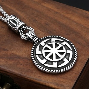 Yunnique – collier pendentif nordique Viking Slavique, amulette Kolovrat, argent 925, design géométrique, unisexe, à porter au quotidien - Product Image 1