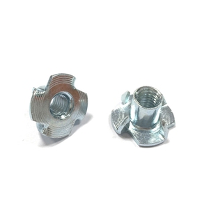 Dado a T a quattro punte in acciaio al carbonio OEM personalizzato M5 M6 M8, zincato blu/bianco, per <span class=keywords><strong>mobili</strong></span> in legno - Produttore di dadi a T a quattro punte - Product Image 1