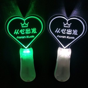 Lampe à main lumineuse en acrylique Aaron Kwok, en forme de cœur vert, accessoire de support pour concerts et événements - Product Image 1