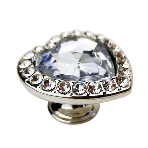 Tiradores y pomos de aleación de zinc con diamantes de imitación en forma de corazón <span class=keywords><strong>Bongo</strong></span> para muebles escandinavos, gabinetes y cajones de cocina y dormitorio - Product Image 1