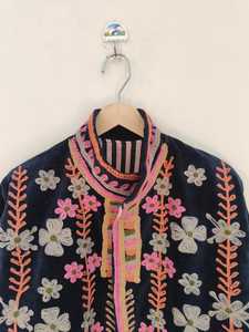 Chaqueta Bordada a Mano Suzani de Terciopelo Azul Marino Oscuro, Abrigo Hecho a Mano, Bata de Novia Estilo Boho, Chaqueta para Festivales, Regalo de Navidad - Product Image 2