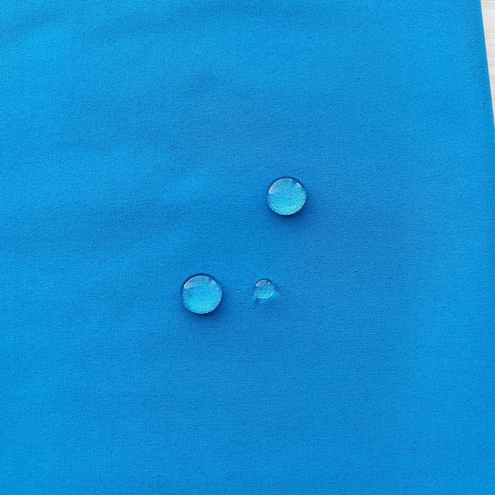 Мягкая оболочка из 100% полиэстера, четырехсторонняя клейкая микро-флис с мембраной из ТПУ для ветронепроницаемой и водонепроницаемой куртки