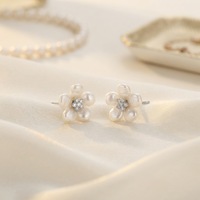 Zertifizierte 925 Silber Natürliche Süßwasser-Keshi-Blütenblatt-Perlen Ohrstecker für Damen Unregelmäßige Edelsteine Blumenmädchen-Stil Feiner Schmuck