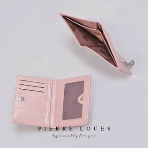 Portefeuille court pour femme Pierre Loues, motif crocodile, à double pli, plusieurs emplacements pour cartes, fermeture éclair, rose - Product Image 1