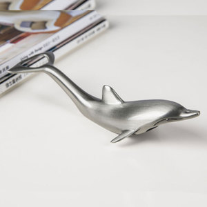 Abrebotellas de cerveza de decoración del hogar en forma de delfín de Material metálico de alta calidad - Product Image 3