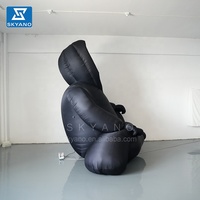 Sculpture d'art gonflable personnalisée Homme en noir, Installation artistique, Modèle d'art gonflable de dessin animé
