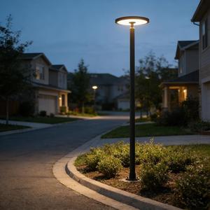 ไฟเสาโซลาร์ LED แบบแผ่นดิสก์ กันน้ำ IP65 โคมไฟทางเดินสวนทันสมัย - Product Image 1