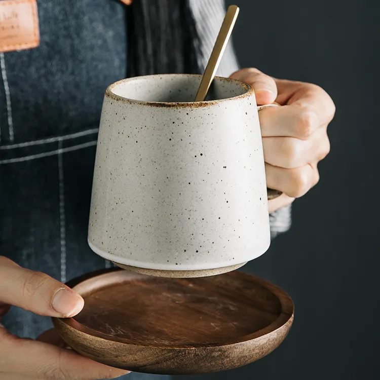 Style vintage glaçure réactive article cadeau fantaisie ensembles de tasses à thé tasse à café en grès bon marché tasse en céramique avec plateau en bois