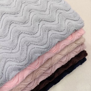 Tela de poliéster 100 reciclada, tela ondulada en relieve de piel de conejo para ropa, manta de invierno Textie para el hogar de otoño - Product Image 5