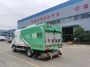 Camion balayeuse intégrée Dongfeng Dolica 6m³ pour nettoyage humide et sec avec fonction d'aspiration - Product Image 3