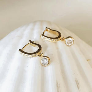 Pendientes de Aro E931 en Oro con Engaste de Diamantes, Clásicos para Uso Diario, Elegantes Pendientes Colgantes para Mujer - Product Image 5