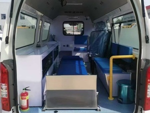 Véhicule d'ambulance et d'hôpital pour services médicaux d'urgence, soins critiques et évacuation - En vente - Product Image 4