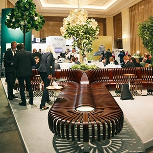 Banc en bois et fer à lattes élégant Y554 pour l'extérieur (zone de piscine), la salle à manger intérieure, la bibliothèque publique, le café, la terrasse – Mobilier moderne - Product Image 5