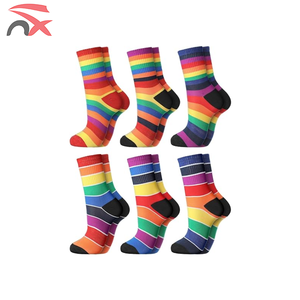 Vente de chaussettes rayées arc-en-ciel <span class=keywords><strong>LGBT</strong></span> en coton, emballées individuellement dans un sac OPP, fabriquées par Nuoxin Factory - Product Image 5