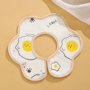 ผ้ากันเปื้อนกันน้ำลายลายกลีบดอกไม้ [Egg Yolk Baby]