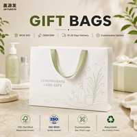 Sac cadeau en papier blanc de qualité supérieure, carton de qualité supérieure, surface de lamination mate, pour boutique de vêtements et de mode, personnalisable