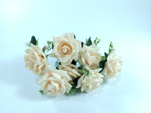 ورود صناعية كبيرة مصنوعة يدويًا من الحرير المخملي بسبعة رؤوس ناعمة ورومانسية للزفاف وعيد الحب بالجملة - Product Image 4