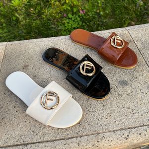 Sandalias Planas de Mujer con una Sola Tira, de Cuero Patentado Brillante, con Hebilla Metálica con el Logotipo F, Cómodas para Uso Diario y Casual al Aire Libre - Product Image 4