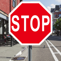 Panneau de signalisation routière Stop en aluminium rouge 700*1.5, panneau de signalisation routière réfléchissant de quatrième catégorie pour la publicité en bord de route