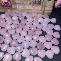 Vente en gros de cadeaux en cristal coeur en cristal naturel 3 cm en quartz rose coeur en cristal artisanat à vendre