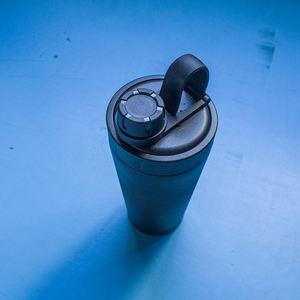 Coctelera de proteínas de acero inoxidable de 2 capas, mezclador de proteínas de metal de 600ML con bola mixta, botella agitadora de fitness para hombres y mujeres (negro) - Product Image 6