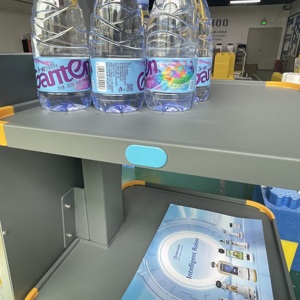 Robot publicitaire humanoïde intelligent autonome pour la livraison de nourriture avec écran de 27 pouces pour les fêtes FD08 - Nouveauté 2024 - Vente Flash - Product Image 2