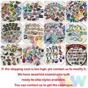 Grosir Pin Topi Enamel Logam Gaya Hip-hop Pantai Barat Kartun Meksiko dan Hiasan Rantai Dadu yang Sedang Laris - Product Image 6