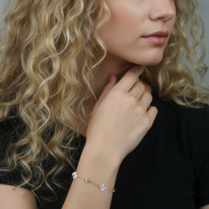 MILO MLSTZSB06 สร้อยข้อมือแฟชั่นผู้หญิงประดับด้วยดอกไม้และเพชรคิวบิกเซอร์โคเนีย ตัวเรือนสแตนเลสสตีลชุบทอง ทำด้วยมือ - Product Image 6