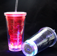 Tasses à double paroi en plastique PS à LED multicolores de style américain sur le thème d'Halloween, amusantes, activées par le liquide, sans BPA, avec couvercle réutilisable EN71