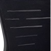 Chaise de bureau visiteur moderne noire en maille, à dossier haut, avec support lombaire, coussin en mousse et cadre chromé