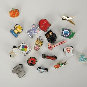 Logo personnalisé Or doux pour épinglette, sérigraphie sur tissu de qualité, émail, design métallique, thème ange, Noël, moulage, gravure - Product Image 2
