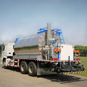 China Asphalt sprayer truck Bitumen distributor in Russia