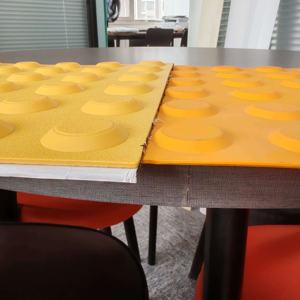 Pavage Tactile TPU <span class=keywords><strong>auto</strong></span>-adhésif extérieur en plastique aveugle de <span class=keywords><strong>route</strong></span> indicateur de carrelage Tactile école publique dalles de pavage produits en caoutchouc - Product Image 6
