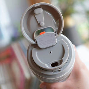 Marque originale Jamais Chute Ventouse Camping Extérieur Voyage Voiture Utilisation Portable Bouteille d'eau en plastique Anti-déversement Tasse à café - Product Image 5