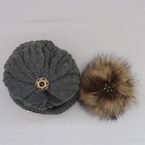 <span class=keywords><strong>Bonnet</strong></span> en tricot gratuit pour femmes avec <span class=keywords><strong>bonnet</strong></span> en acrylique <span class=keywords><strong>baggy</strong></span> Pom Pom en fausse fourrure avec doublure en polaire pour le voyage - Product Image 6