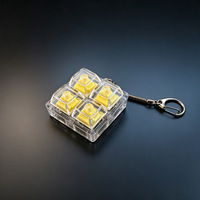 Porte-clés Mini Clavier 2x2 Créatif à 4 Emplacements, Forme Carrée, avec Touches Colorées Lumineuses et Interrupteurs Tactiles Silencieux, Pendentif Fidget Clicker