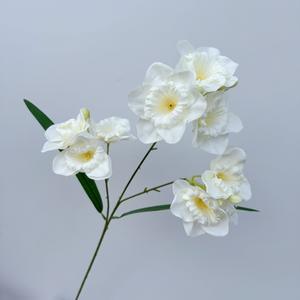Branche de fleur de jonquille artificielle à 9 têtes faite à la main narcisse simulé à longue tige pour la décoration de la salle de Pâques de remise des diplômes de mariage - Product Image 5