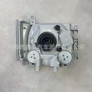 ไฟหน้ารถบรรทุกอีซูซุ 700P รุ่น XT-700P-001 24V ระบบไฟรถบรรทุก เกียร์ธรรมดา - Product Image 1