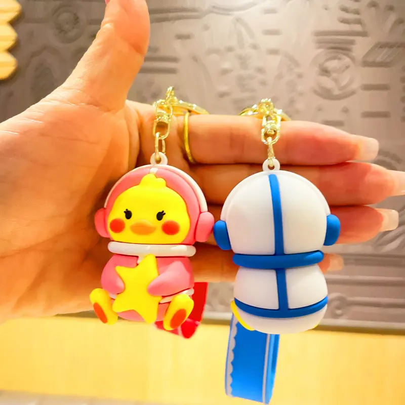 장난감 열쇠 고리 펜던트 선물 만화 실리콘 우주 오디세이 오리 액세서리 창조적 인 귀여운 배낭 열쇠 고리