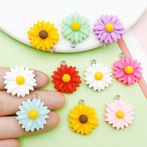 จี้ดอกเดซี่เรซิ่น 10 ชิ้น อุปกรณ์ทำเครื่องประดับ DIY สีสันสดใส สำหรับสร้อยข้อมือ สร้อยคอ - Product Image 2