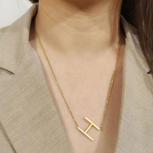 Collar Personalizable para Mujer, Chapado en Oro de 18K, Cadena de Acero Inoxidable, Estilo Minimalista, con Colgante de Letra y Zirconia - Product Image 3