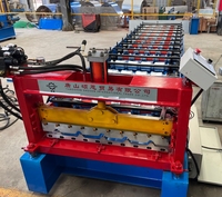 Machine de profilage de tôles pour toiture à trois couches, machine de fabrication de tôles pour toiture, machine de fabrication de tuiles