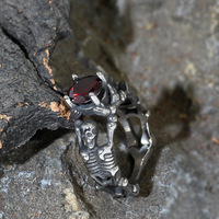 Bague en Acier Inoxydable pour Homme, Motif Crâne Gothique Militaire, avec Rubis et Zircon Noir, Style Rétro, Punk, Hip Hop, Squelette en Acier Inoxydable et Pierre