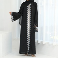 Dernier modèle Robe Abaya ouverte brodée de fleurs de Dubaï Couleur noire Robes pour adultes pour femmes musulmanes Vêtements quotidiens