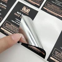 Étiquettes en rouleau personnalisées avec impression dorée à effet gaufré, impression numérique, brillantes, adhésives, imperméables, 500 pièces, vente en gros d'usine