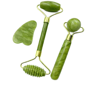 Rouleau <span class=keywords><strong>de</strong></span> jade pour le visage et outils <span class=keywords><strong>Gua</strong></span> <span class=keywords><strong>Sha</strong></span> - Comprend un véritable rouleau <span class=keywords><strong>de</strong></span> jade en <span class=keywords><strong>pierre</strong></span> naturelle anti-âge pour lifting du visage - Product Image 4