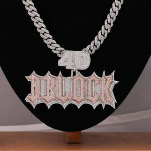 Personalizado DBLOCK letras hechas a mano brillan en el Moissanite Iced Out Hip Hop estilo nombre Moissanite diamante colgante - Product Image 5