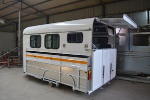 Remolque profesional de transporte de <span class=keywords><strong>caballos</strong></span> para 3 <span class=keywords><strong>caballos</strong></span> Piso antideslizante y ADR Cumplido para la seguridad - Product Image 5