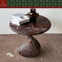 Table d'appoint ronde en marbre rouge Rosso Levanto, décoration intérieure moderne GOLDKING, base sculpturale en forme de larme, fabrication OEM ODM directe d'usine